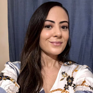 Meet your Posher, Larissa